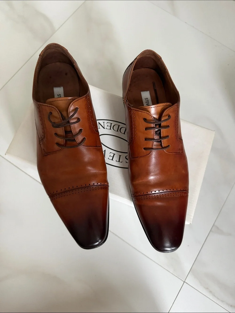 Steve Madden Two-Tone Brown Leather Cap-Toe Oxfords